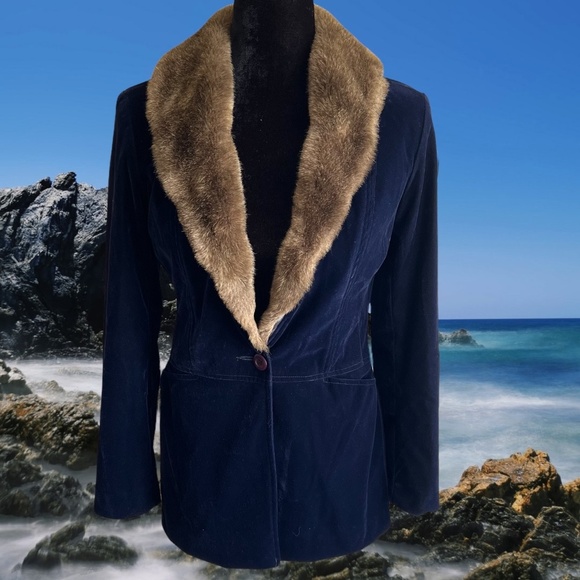 ๐ Gorgeous Vintage Velvet Blazer ๐ - Picture 1 of 2